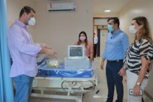 Imagem da notícia - Wilson Lima entrega equipamentos e insumos ao Hospital Regional de Tefé
