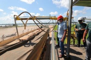 Imagem da notícia - Em Humaitá, Wilson Lima entrega fomentos ao setor primário e inspeciona obras de anel viário