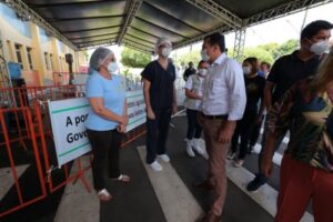 Imagem da notícia - Em Parintins, Wilson Lima entrega respiradores para o combate à Covid-19 e diz que momento é de proteger vidas