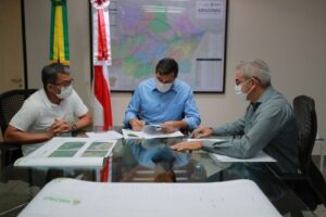 Imagem da notícia - Wilson Lima assina ordem de serviço para recuperação do ramal Santa Maria em Iranduba