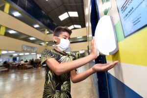 Imagem da notícia - Governo do Amazonas inicia instalação de 16 mil dispositivos de álcool em gel nas escolas estaduais
