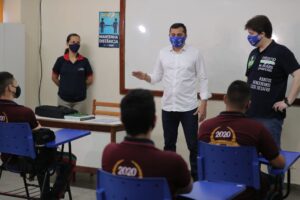 Imagem da notícia - Wilson Lima vistoria escola da zona norte de Manaus que retomou aulas presenciais do Ensino Fundamental