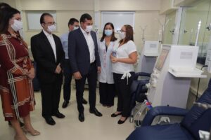 Imagem da notícia - Wilson Lima assina convênio com o Hospital Beneficente Português para abrir mais 180 vagas de hemodiálise
