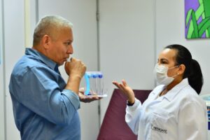 Imagem da notícia - Governo do Amazonas oferece fisioterapia pulmonar para reabilitação de servidores afetados pela Covid-19