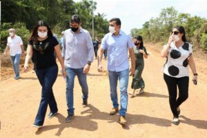 Imagem da notícia - Wilson Lima entrega Ramal do Caldeirão e vistoria outras obras viárias em Iranduba