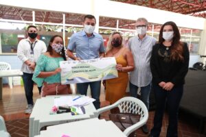Imagem da notícia - Governador Wilson Lima entrega indenizações a moradores do Igarapé do Quarenta