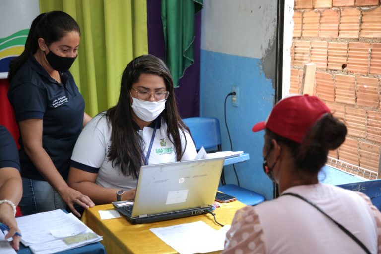 Governo do Amazonas promove atendimento do Programa Crédito Solidário em Manaus