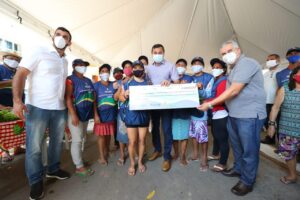 Imagem da notícia - Governo do Amazonas entrega fomentos a produtores do setor primário de Tefé