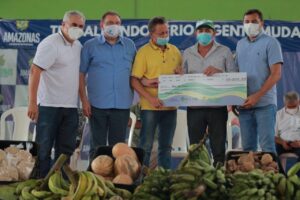 Imagem da notícia - Governador Wilson Lima anuncia ações nas áreas de saúde e produção rural, em Pauini