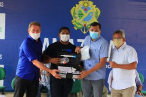 Imagem da notícia - Wilson Lima entrega equipamentos para fomentar setor primário de Japurá