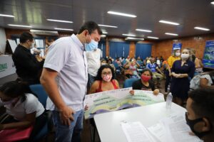Imagem da notícia - Governador Wilson Lima acompanha pagamento de indenizações para beneficiários do Prosamim