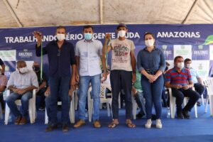 Imagem da notícia - Wilson Lima entrega veículos para impulsionar escoamento da produção rural de Apuí