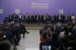 Imagem da notícia - Em conversa com Pazuello, Wilson Lima pede prazo mais curto para entrega de vacina ao AM