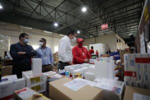 Imagem da notícia - Em visita à Central de Medicamentos, Wilson Lima destaca avanço de 12% para 75% em abastecimento