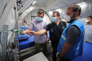 Imagem da notícia - Wilson Lima visita enfermaria de campanha montada no hospital Delphina Aziz