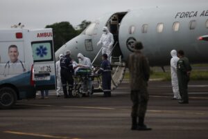 Imagem da notícia - Governo do Estado inicia transferência de pacientes com Covid-19 para hospitais de outros estados