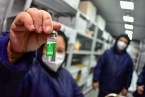 Imagem da notícia - Vacinas da AstraZeneca começam a ser distribuídas nesta segunda-feira (25/01)