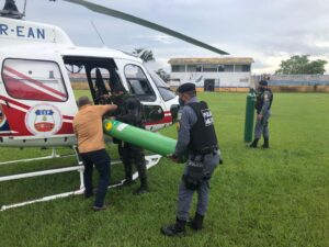 Imagem da notícia - Governo do Amazonas usa aviões, helicópteros e lanchas para levar oxigênio para municípios do interior