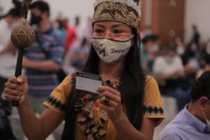 Imagem da notícia - É profissional de saúde e indígena a primeira imunizada contra Covid-19 no Amazonas