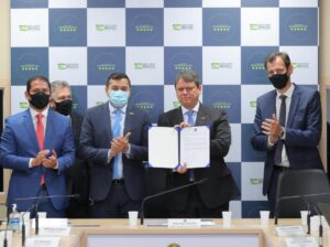 Imagem da notícia - Wilson Lima assina convênio com Ministério da Infraestrutura e Infraero para expansão de aeroportos no interior do estado