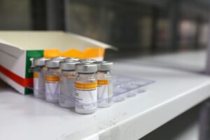 Imagem da notícia - Governo do Amazonas prepara distribuição das 96.200 doses da CoronaVac para os municípios