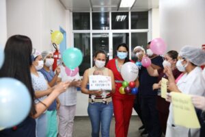 Imagem da notícia - Crianças internadas em quadros graves superam a Covid-19 com o esforço de profissionais de saúde