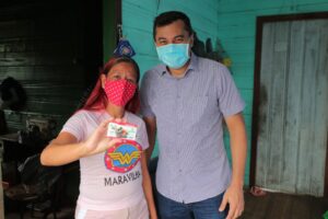 Imagem da notícia - Wilson Lima inicia entrega do Auxílio Estadual em municípios da região metropolitana e destaca injeção de R$ 60 milhões na economia