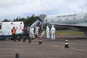 Imagem da notícia - Governo do Amazonas transfere mais 11 pacientes para tratamento da Covid-19 no Rio de Janeiro