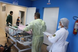 Imagem da notícia - Governo do Amazonas abre novos leitos e fila de remoções reduz 40,6%