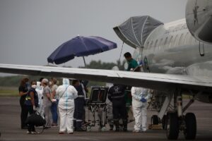 Imagem da notícia - Mais seis pacientes com Covid-19 são transferidos de Coari para Manaus