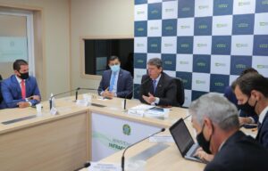 Imagem da notícia - Obra de pavimentação da BR-319 inicia no segundo semestre, diz ministro da Infraestrutura em reunião com Wilson Lima