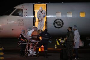 Imagem da notícia - Governo do Amazonas transfere 18 pacientes em tratamento da Covid-19 para Curitiba