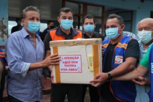 Imagem da notícia - Wilson Lima reforça importância de vacinação contra Covid-19 em região atingida pela cheia