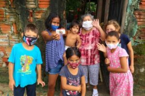 Imagem da notícia - Governo do Amazonas distribui quase mil cartões do Auxílio Estadual na zona leste de Manaus