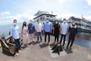 Imagem da notícia - Wilson Lima acompanha início da missão do barco do Ipem no atendimento emergencial em cidades atingidas pela cheia