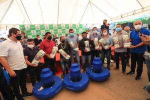 Imagem da notícia - Governador Wilson Lima entrega kits para fomento da pesca em São Gabriel da Cachoeira