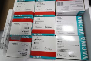 Imagem da notícia - Governo do Amazonas recebe 253 mil doses de vacina contra a Covid-19