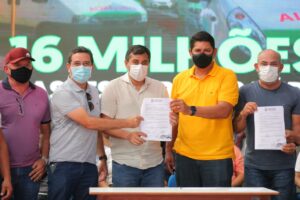 Imagem da notícia - Wilson Lima entrega sementes, alevinos e equipamentos ao setor primário de Parintins