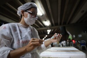 Imagem da notícia - Balanço da FVS-AM informa a aplicação de 2.001.073 doses de vacina contra Covid-19 até esta quarta-feira (30/06)