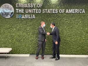 Imagem da notícia - Wilson Lima destaca importância de aliar preservação e desenvolvimento econômico, em reunião na Embaixada Americana