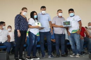 Imagem da notícia - Governo do Amazonas entrega notebooks a estudantes e professores de Rio Preto da Eva