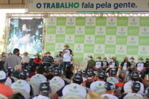Imagem da notícia - Governador Wilson Lima paga subvenção da safra 2020/2021 de juta e malva a mais de 800 produtores do estado