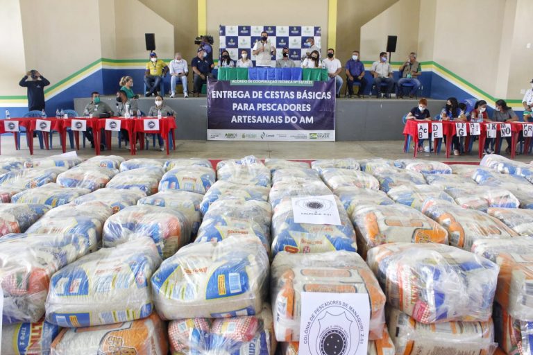 Parceria entre Governo do Amazonas e Governo Federal levou cestas básicas a mais de 58,3 mil famílias durante a cheia
