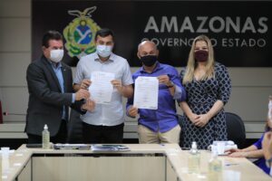 Imagem da notícia - Wilson Lima assina convênios de R$ 25 milhões para investimento em obras, educação e setor primário no interior