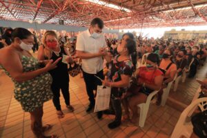 Imagem da notícia - Mais de 60% dos cartões do Auxílio Estadual foram entregues no Amazonas, afirma Wilson Lima