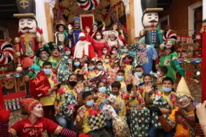 Imagem da notícia - Primeira-dama Taiana Lima entrega presentes doados durante campanha Natal Voluntário