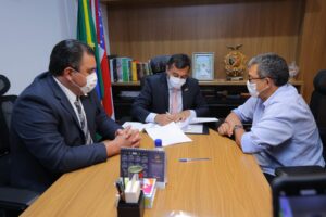 Imagem da notícia - Wilson Lima assina convênio de R$ 3 milhões para obras na área de educação em Iranduba
