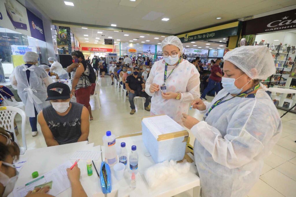 A&ccedil;&atilde;o do Governo do Amazonas em supermercados aplicou mais de 22 mil doses  contra Covid-19 em dois dias &ndash; Casa Civil