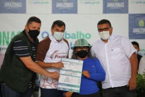 Imagem da notícia - Em Barcelos, governador Wilson Lima paga subvenção da piaçava e faz entregas que beneficiam mais de 2,5 mil pessoas