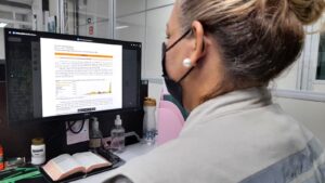 Imagem da notícia - Amazonas retorna à fase laranja após apresentar redução na média diária de casos e hospitalizações por Covid-19